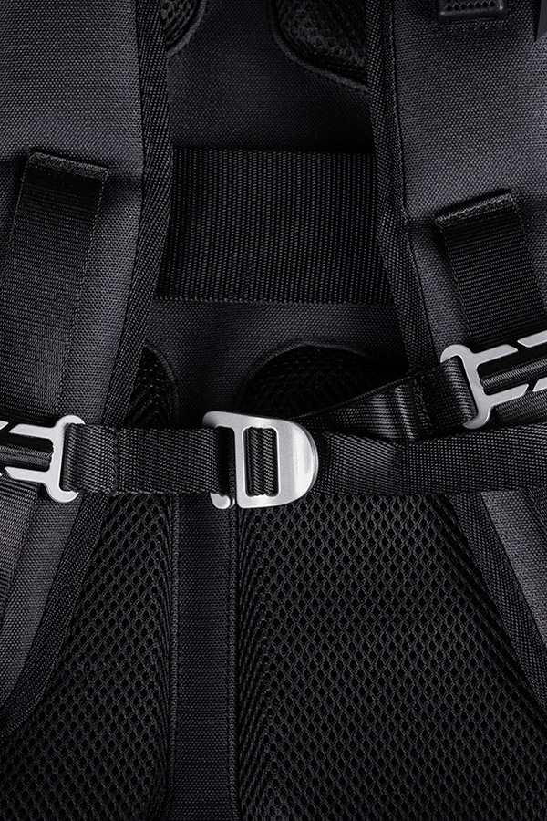 Close-up view of the adjustable chest strap of the Helix Stadium Backpack thumbnail