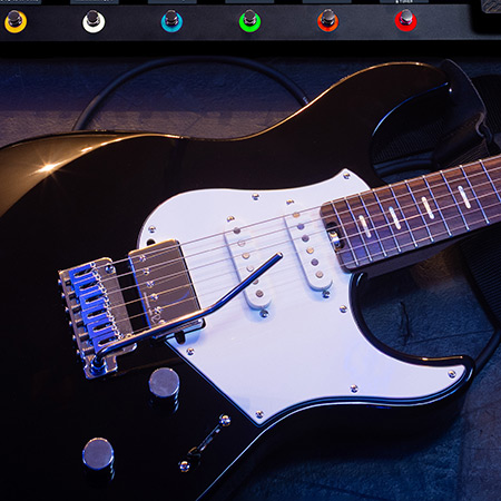 cut up image with bottom knobs of Helix Stadium XL Floor and guitar body